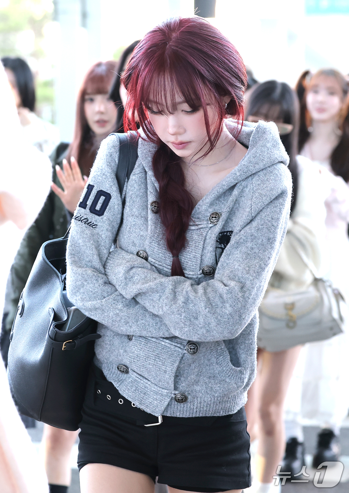 (인천공항=뉴스1) 권현진 기자 = 트리플에스 나경이 해외 일정을 위해 23일 오전 인천국제공항을 통해 마카오로 출국하고 있다. 2026.10.23/뉴스1