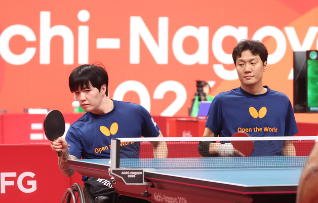 탁구 김현욱, 아시안패러게임 3관왕…장영진과 남자 복식 우승