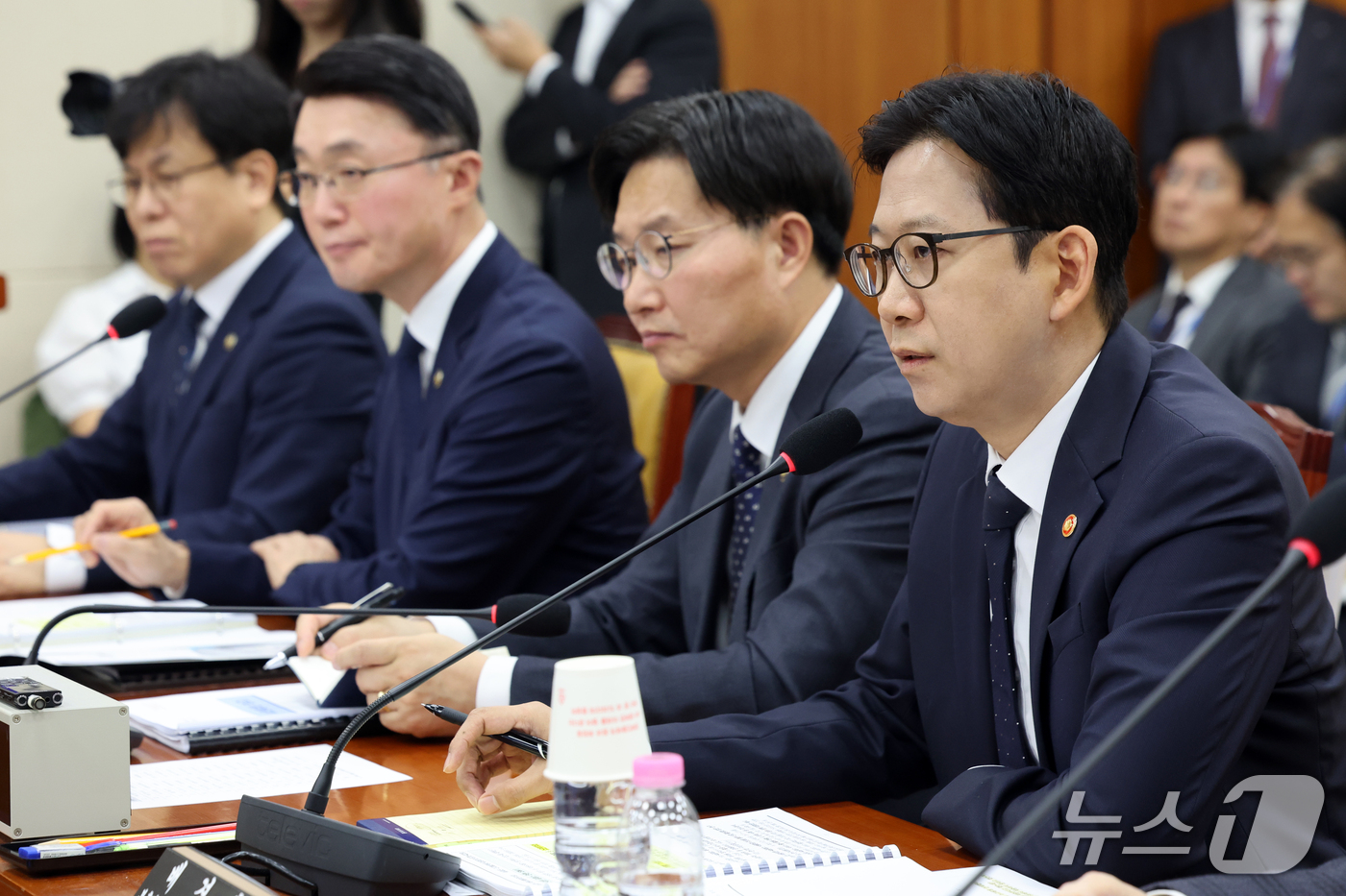 (서울=뉴스1) 황기선 기자 = 배경훈 부총리 겸 과학기술정보통신부 장관이 23일 서울 여의도 국회 과학기술정보방송통신위원회에서 열린 과학기술정보통신부 등에 대한 국정감사 종합감사 …