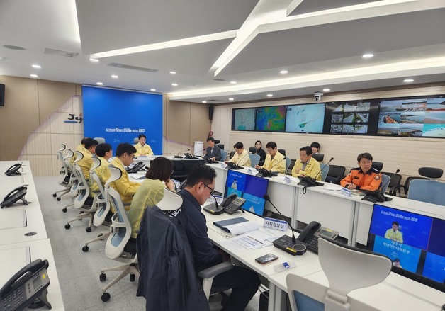 태풍 '참피' 북상에 제주 최대 150㎜ 비…제주도, 대책회의