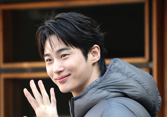 변우석, 성수동 왕자님의 햇살 인사
