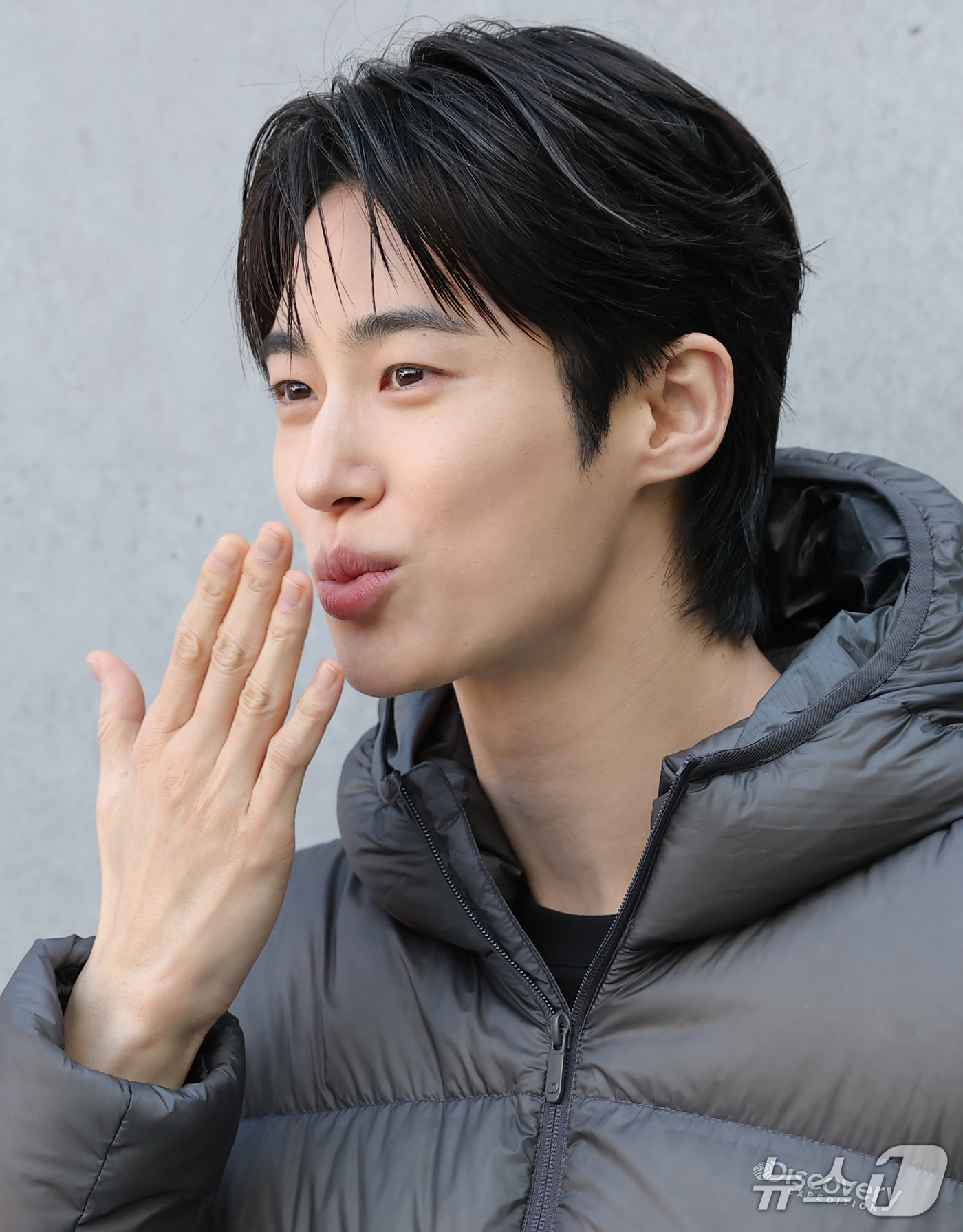 (서울=뉴스1) 권현진 기자 = 배우 변우석이 23일 서울 성동구 코사이어티 서울숲에서 열린 ‘디스커버리 윈터 베이스 캠프(DISCOVERY WINTER BASE CAMP)’ 포토 …