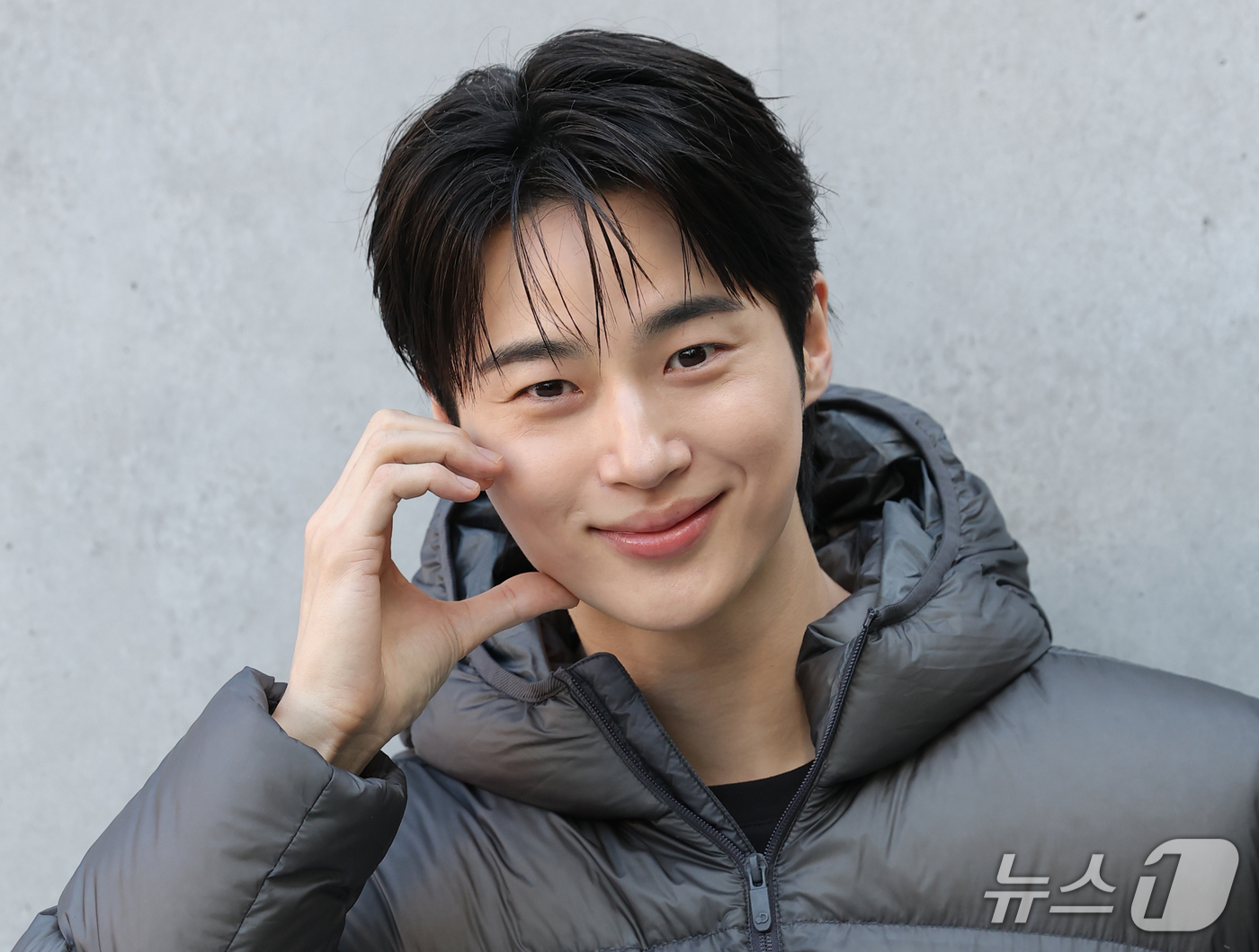 (서울=뉴스1) 권현진 기자 = 배우 변우석이 23일 서울 성동구 코사이어티 서울숲에서 열린 ‘디스커버리 윈터 베이스 캠프(DISCOVERY WINTER BASE CAMP)’ 포토 …