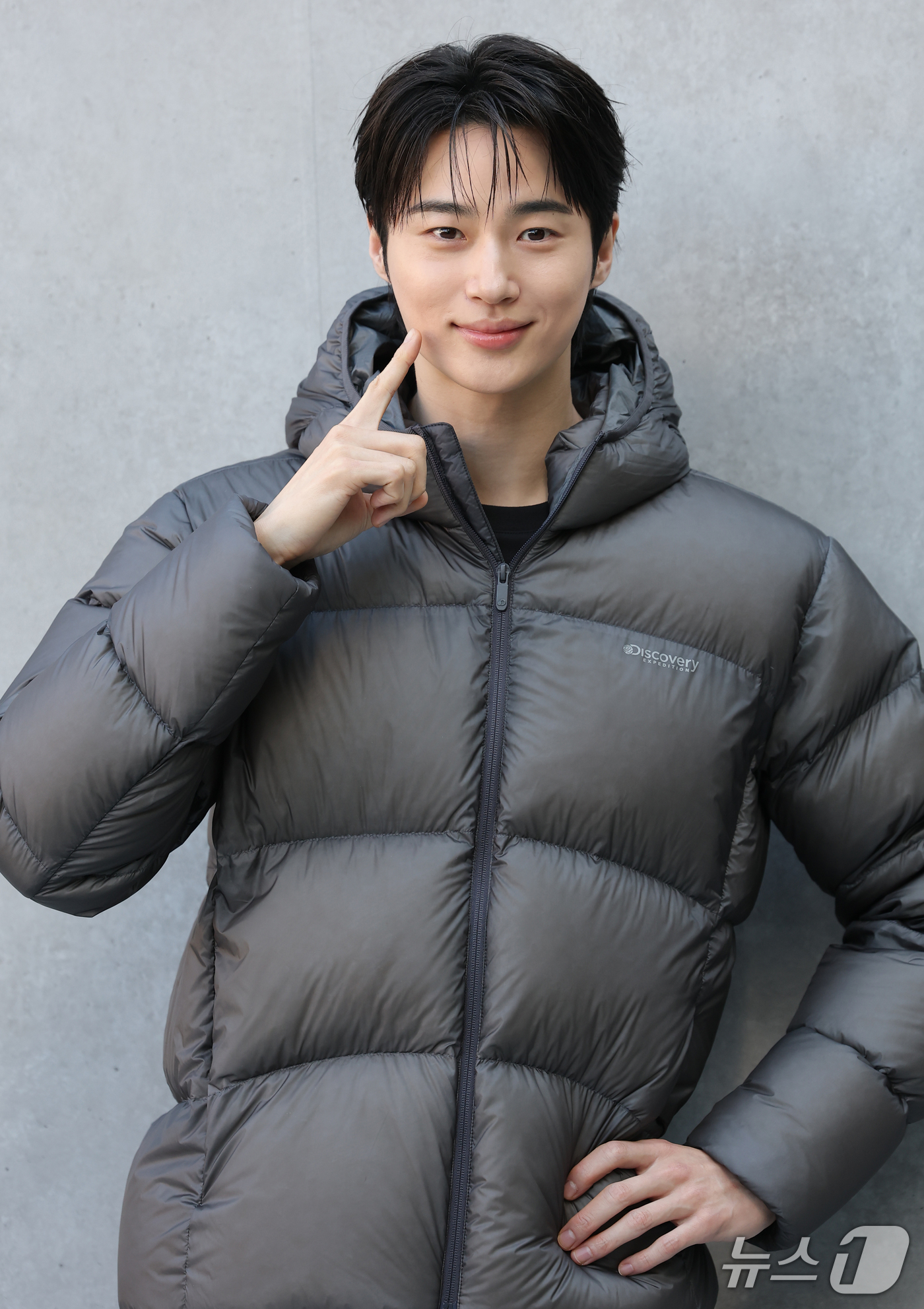 (서울=뉴스1) 권현진 기자 = 배우 변우석이 23일 서울 성동구 코사이어티 서울숲에서 열린 ‘디스커버리 윈터 베이스 캠프(DISCOVERY WINTER BASE CAMP)’ 포토 …