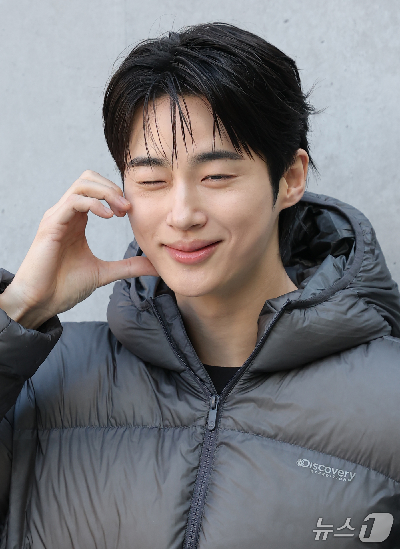 (서울=뉴스1) 권현진 기자 = 배우 변우석이 23일 서울 성동구 코사이어티 서울숲에서 열린 ‘디스커버리 윈터 베이스 캠프(DISCOVERY WINTER BASE CAMP)’ 포토 …