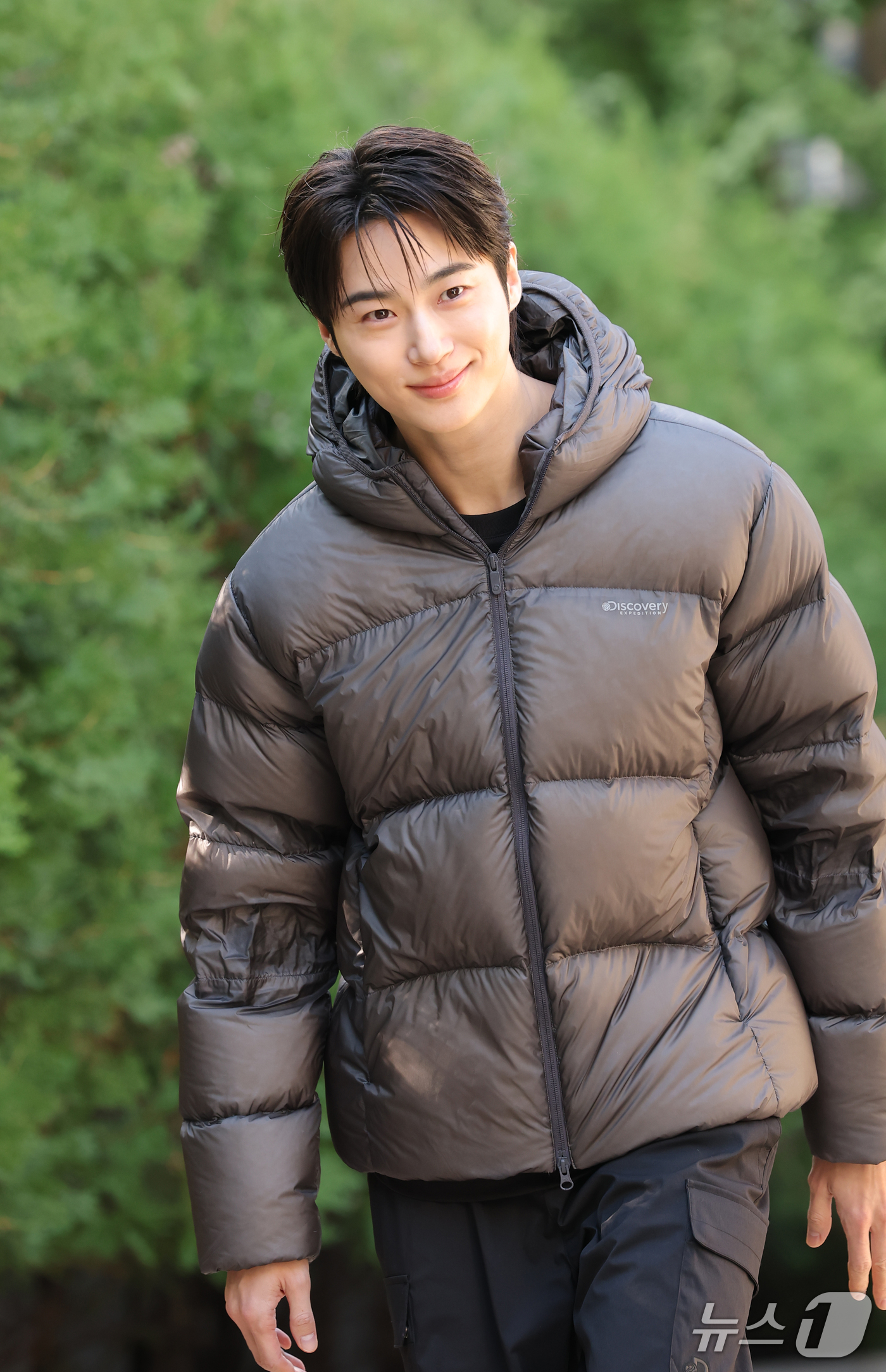 (서울=뉴스1) 권현진 기자 = 배우 변우석이 23일 서울 성동구 코사이어티 서울숲에서 열린 ‘디스커버리 윈터 베이스 캠프(DISCOVERY WINTER BASE CAMP)’ 포토 …