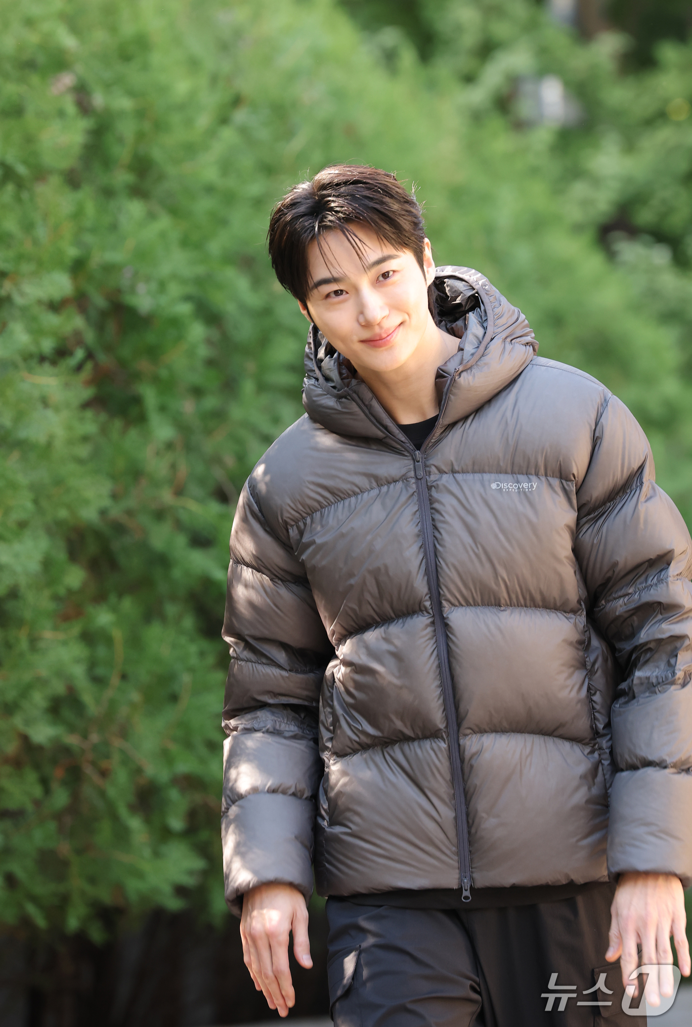 (서울=뉴스1) 권현진 기자 = 배우 변우석이 23일 서울 성동구 코사이어티 서울숲에서 열린 ‘디스커버리 윈터 베이스 캠프(DISCOVERY WINTER BASE CAMP)’ 포토 …