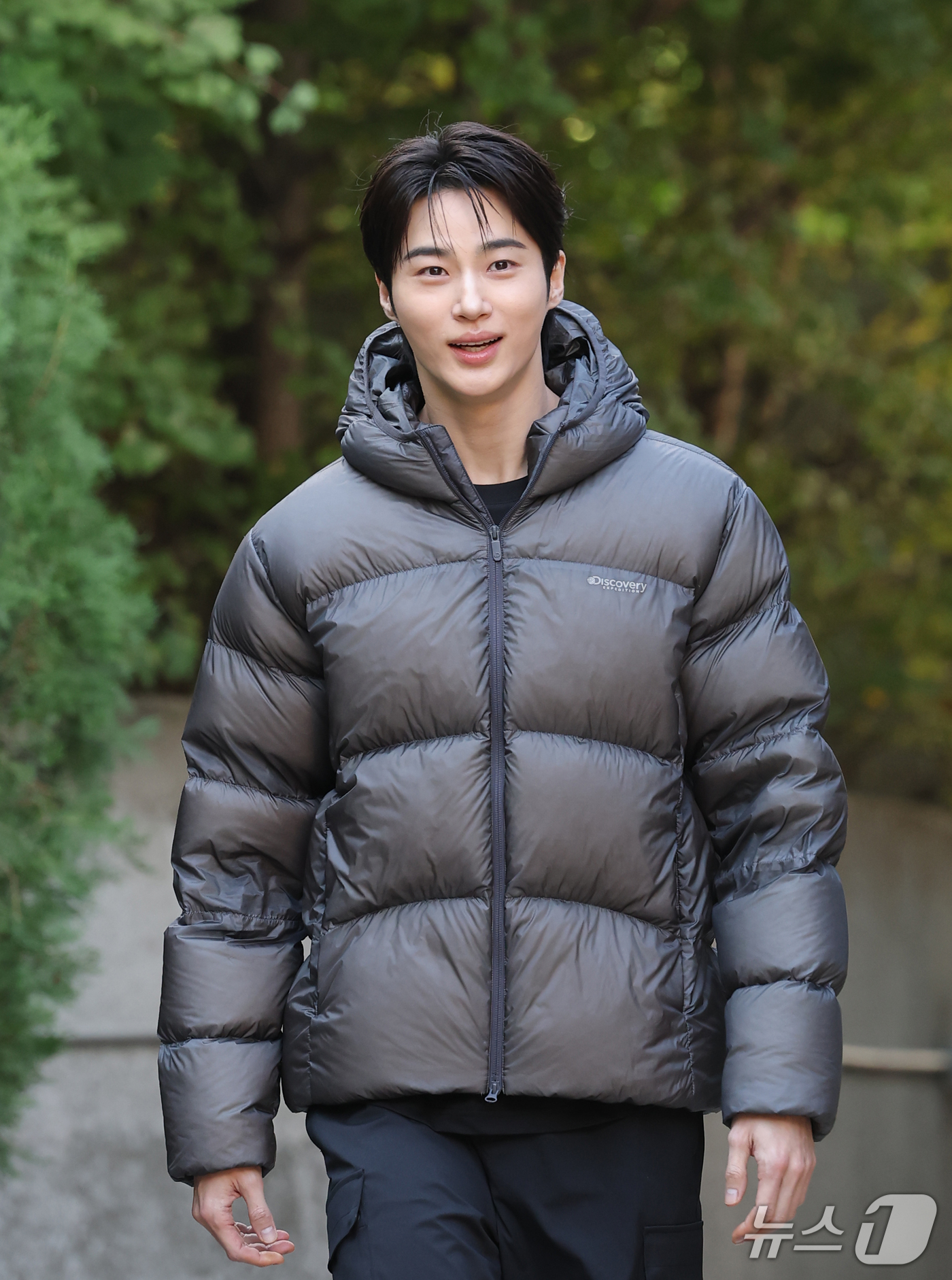 (서울=뉴스1) 권현진 기자 = 배우 변우석이 23일 서울 성동구 코사이어티 서울숲에서 열린 ‘디스커버리 윈터 베이스 캠프(DISCOVERY WINTER BASE CAMP)’ 포토 …