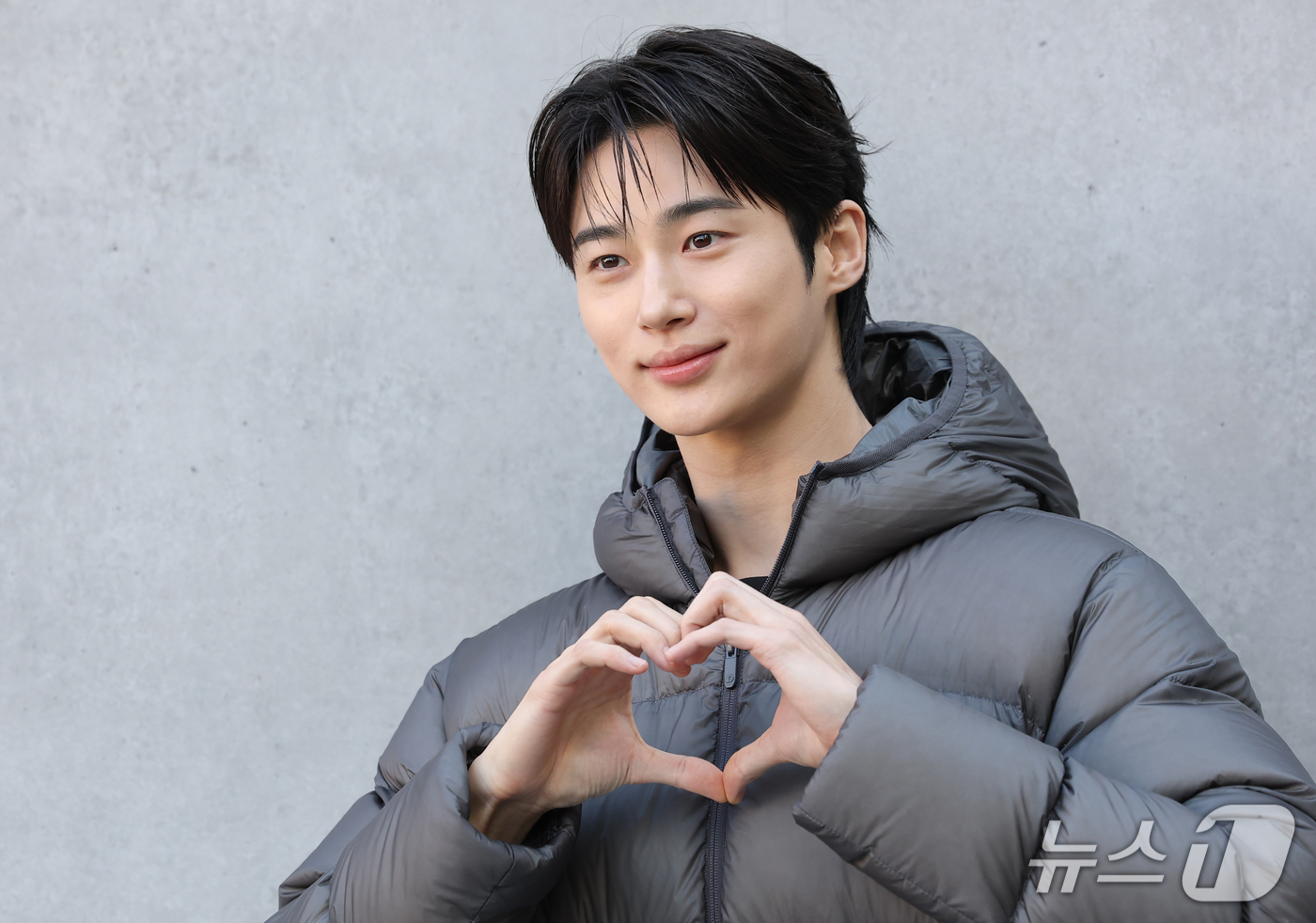 (서울=뉴스1) 권현진 기자 = 배우 변우석이 23일 서울 성동구 코사이어티 서울숲에서 열린 ‘디스커버리 윈터 베이스 캠프(DISCOVERY WINTER BASE CAMP)’ 포토 …