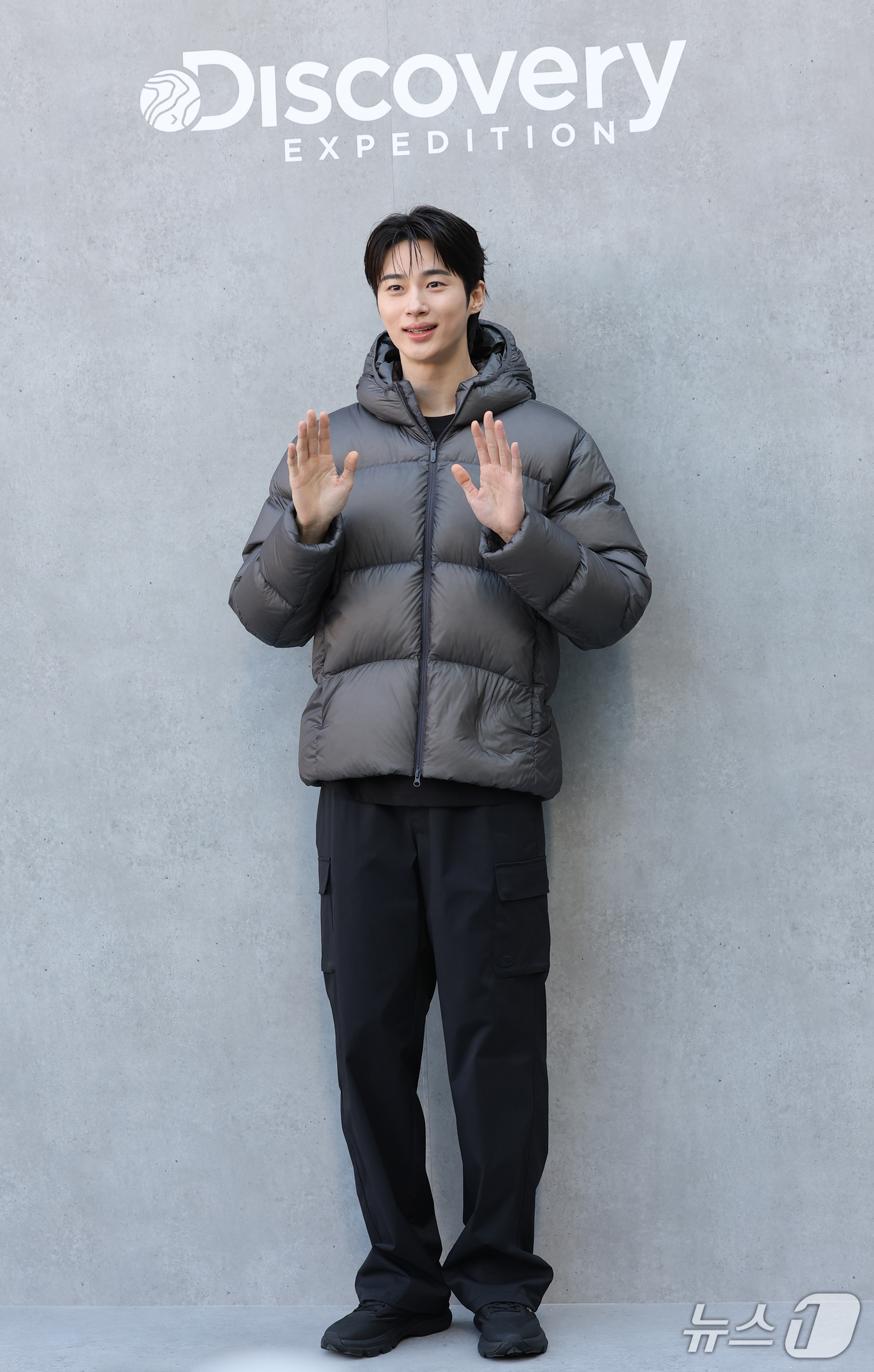 (서울=뉴스1) 권현진 기자 = 배우 변우석이 23일 서울 성동구 코사이어티 서울숲에서 열린 ‘디스커버리 윈터 베이스 캠프(DISCOVERY WINTER BASE CAMP)’ 포토 …