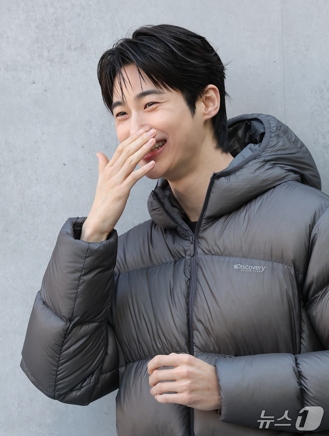 (서울=뉴스1) 권현진 기자 = 배우 변우석이 23일 서울 성동구 코사이어티 서울숲에서 열린 ‘디스커버리 윈터 베이스 캠프(DISCOVERY WINTER BASE CAMP)’ 포토 …