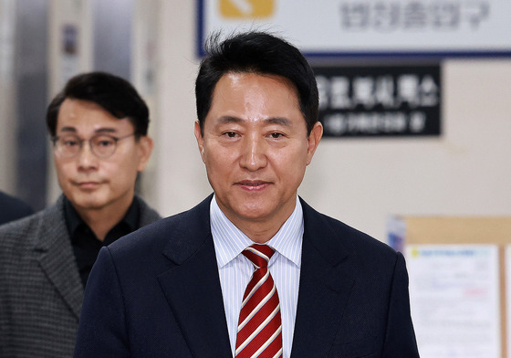 오세훈, '여론조사 대납' 사건 2심 무죄…1심 유죄 뒤집혀(2보)