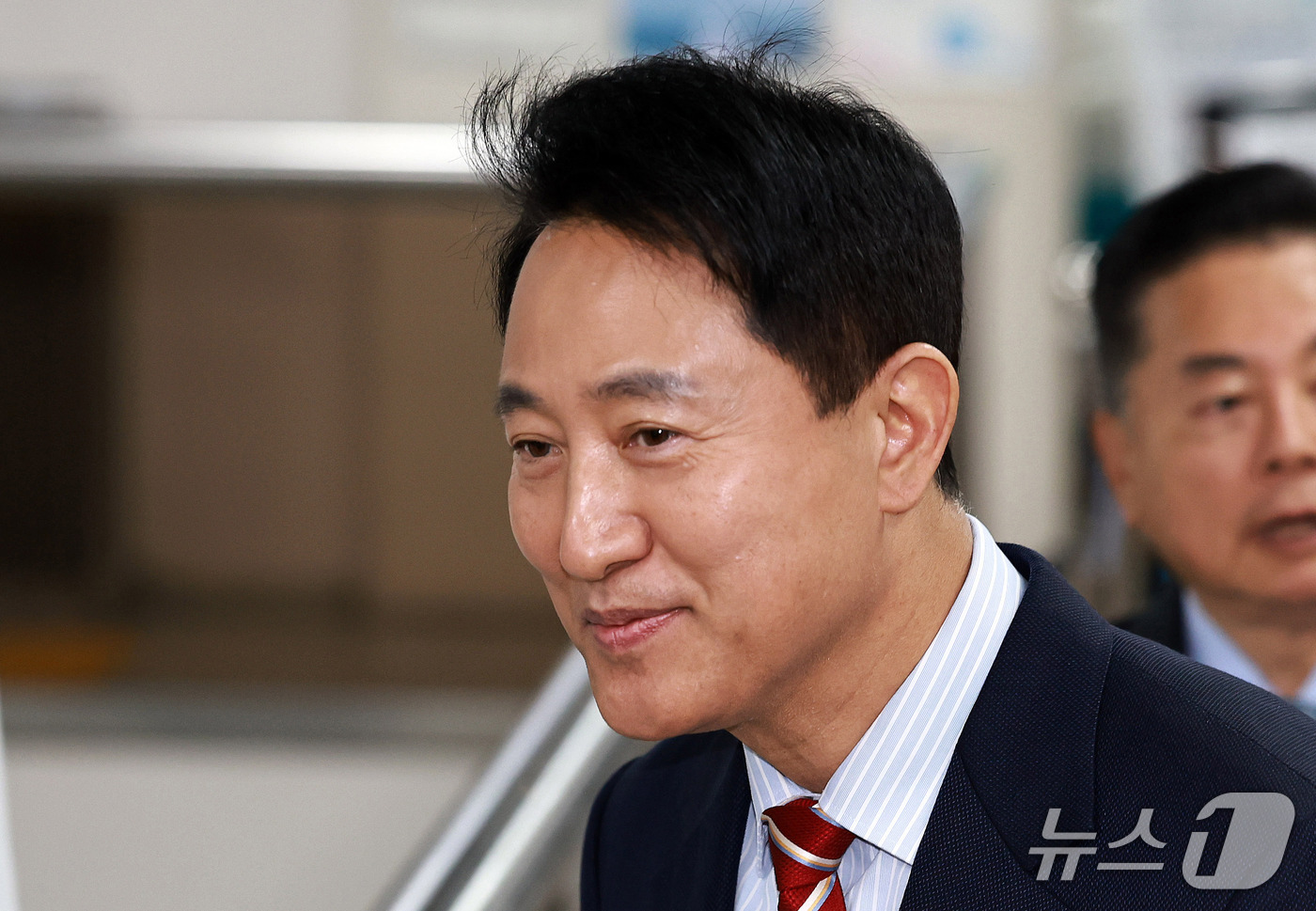(서울=뉴스1) 구윤성 기자 = 오세훈 서울시장이 23일 서울 서초구 서울고등법원에서 열린 '명태균 여론조사 대납 의혹 사건' 항소심 선고공판에 출석하고 있다. 2026.10.23 …