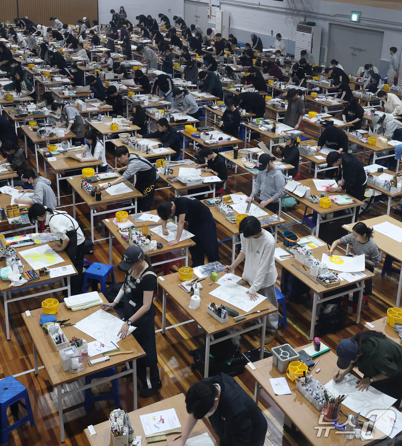 (대전=뉴스1) 김기태 기자 = 23일 대전 대덕구 한남대 제2체육관에서 수험생들이 2027학년도 수시모집 미술 실기고사를 치르고 있다. 2026.10.23/뉴스1