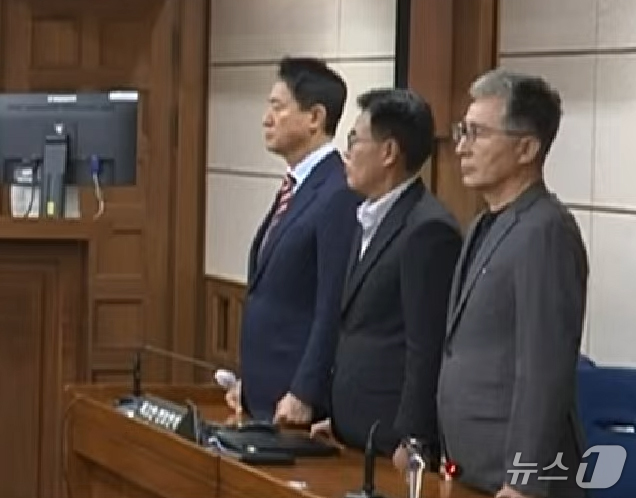 (서울=뉴스1) = 오세훈 서울시장이 23일 서울 서초구 고등법원에서 열린 '명태균 여론조사 대납 의혹 사건' 항소심 선고 공판에 출석하고 있다. (서울고법 제공. 재판매 및 DB …