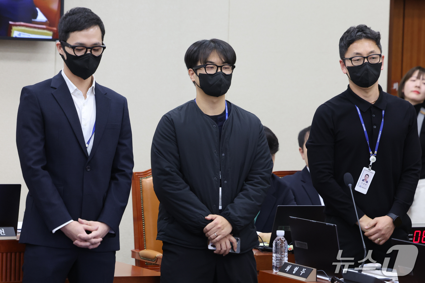 (서울=뉴스1) 황기선 기자 = 이정헌 더불어민주당 보좌진이 23일 서울 여의도 국회 과학기술정보방송통신위원회에서 열린 과학기술정보통신부 등에 대한 국정감사 종합감사에서 AI 스마 …
