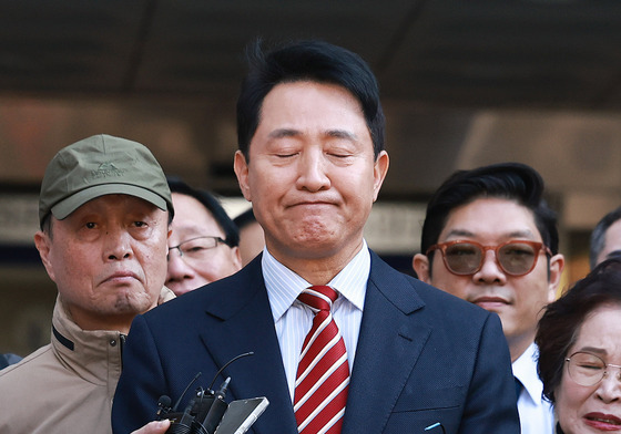 '여론조사 대납 의혹' 입장 밝히는 오세훈