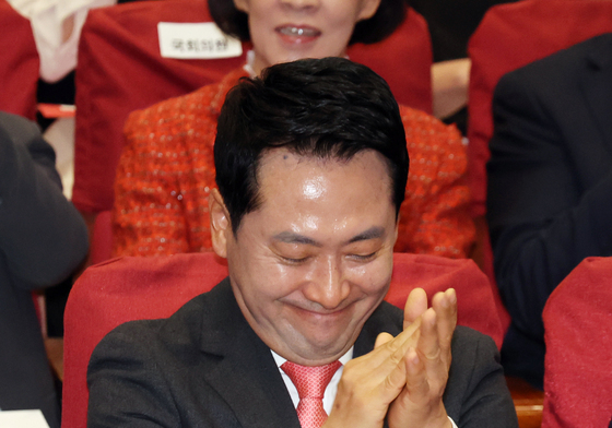 박수 치는 장동혁 대표