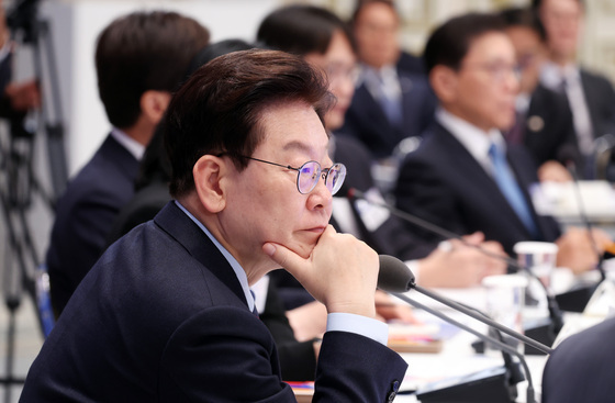 李대통령 "주52시간 특례 새 제도 필요 있나…시행령 수정 논의해 보라"(종합)