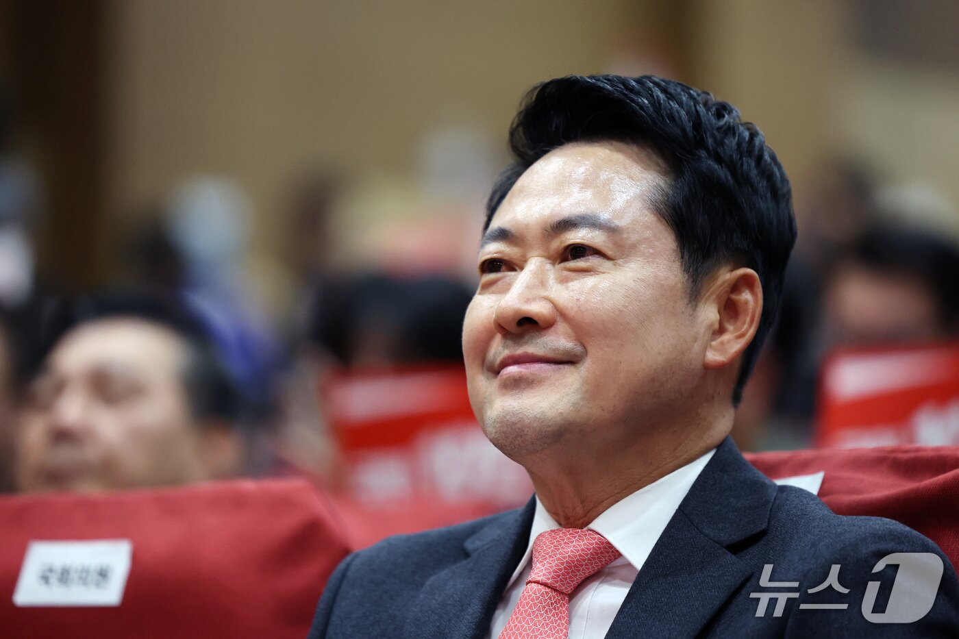 본문 이미지 - 장동혁 국민의힘 대표가 23일 서울 여의도 국회 의원회관에서 열린 '입틀막법 총력투쟁 결의대회'에 자리하고 있다. 2026.10.23 ⓒ 뉴스1 황기선 기자