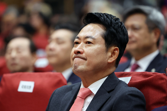 與 "장동혁, 국힘 최장수 대표 축하…연임 꿈꾸기 전 주제 파악부터"