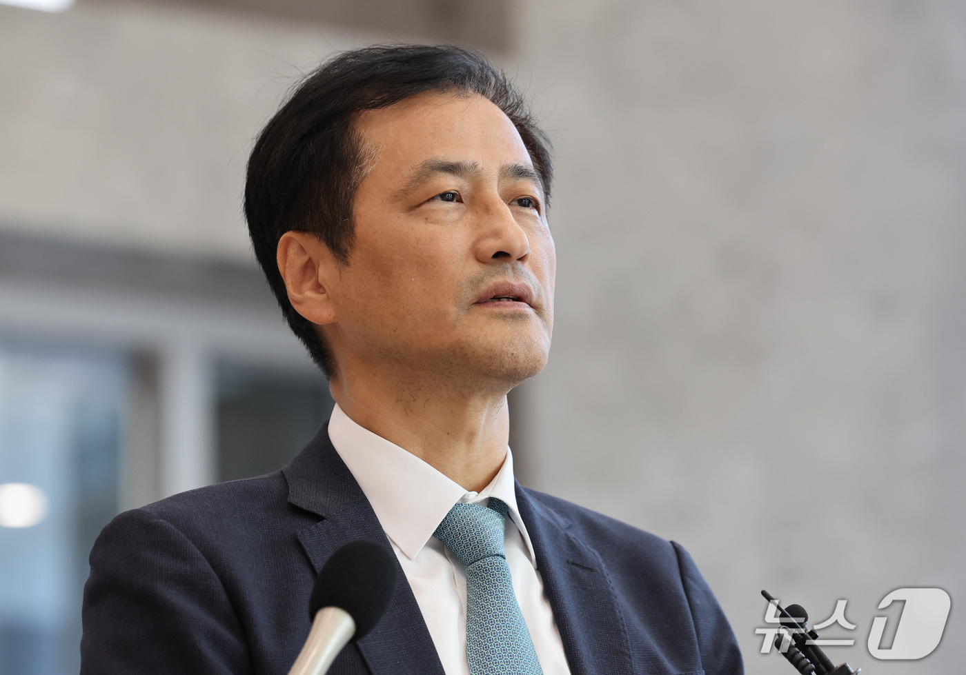 (서울=뉴스1) 박지혜 기자 = 이태한 선관위 특별검사가 23일 오후 서울 중구 중대범죄수사청을 찾아 취재진의 질문에 답하고 있다.이 특검은 추가 수사 인력 파견을 요청한 지 2주 …