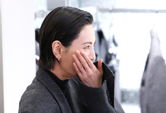 나나, 수줍은 미소