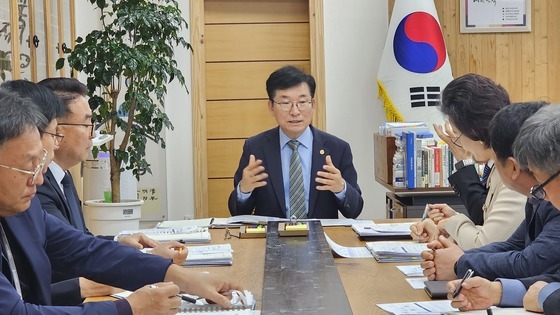 윤건영 충북교육감 "국정감사를 정책 점검과 발전의 계기로"