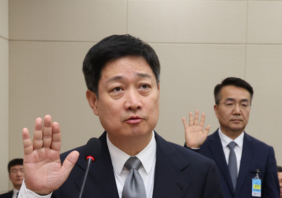 [국감] 선서하는 홍범식 LG유플러스 CEO