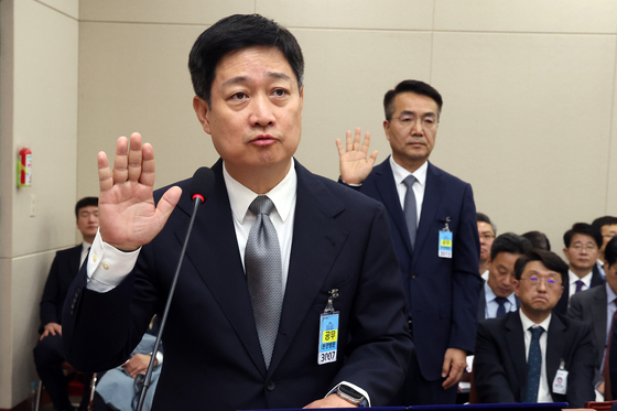 [국감] 선서하는 홍범식 LG유플러스 CEO