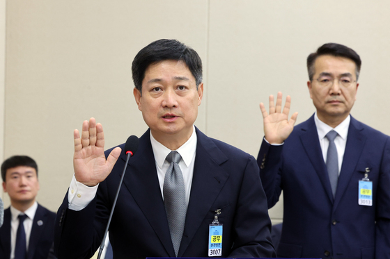 [국감] 선서하는 홍범식 LG유플러스 CEO