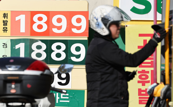 국제유가 4% 급등…중동 정세 불안 영향