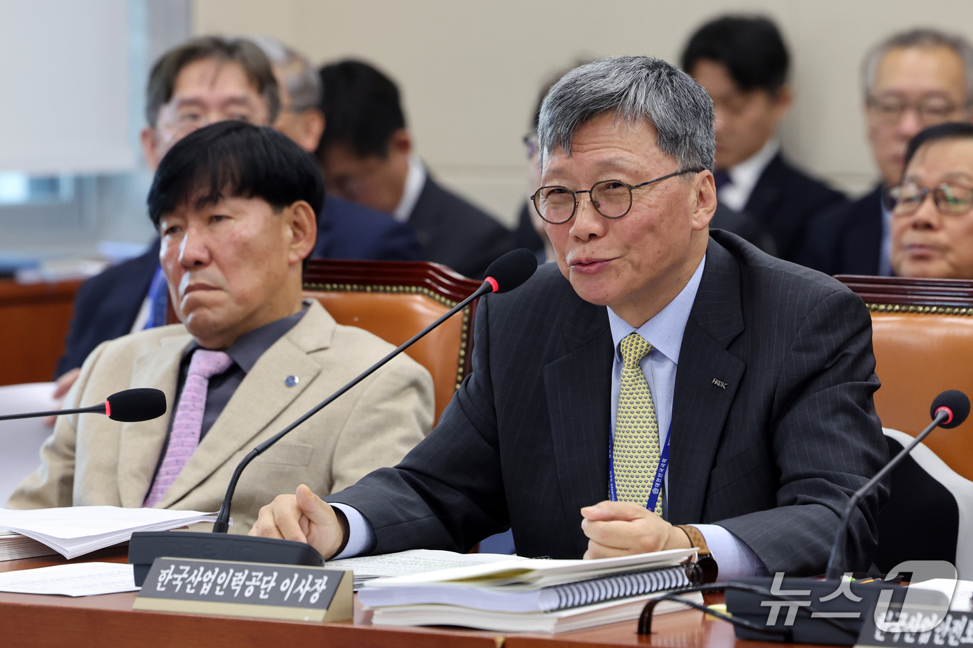 (서울=뉴스1) 황기선 기자 = 이병훈 한국산업인력공단 이사장이 23일 서울 여의도 국회 기후에너지환경노동위원회에서 열린 근로복지공단 등에 대한 국정감사에서 의원 질의에 답하고 있 …