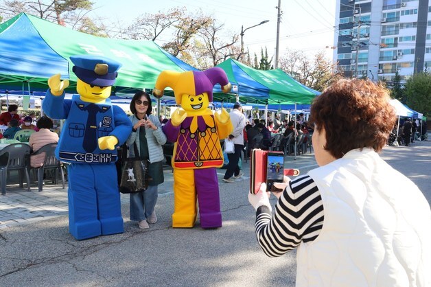 레고랜드, 춘천 근화동 어르신 효 한마당 잔치서 나눔 실천