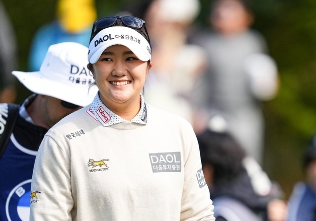'8언더파' 유해란, LPGA BMW 레이디스 2R 단독 선두 도약