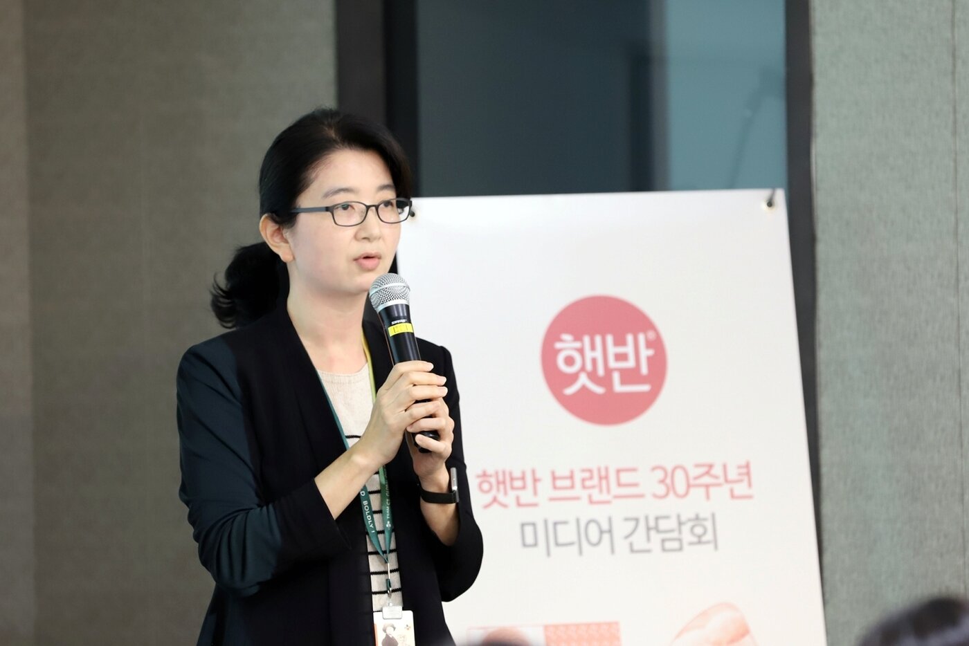 본문 이미지 - 오예진 CJ제일제당 식품연구소 수석연구원이 햇반의 기술력에 대해 말하고 있다.(CJ제일제당 제공)