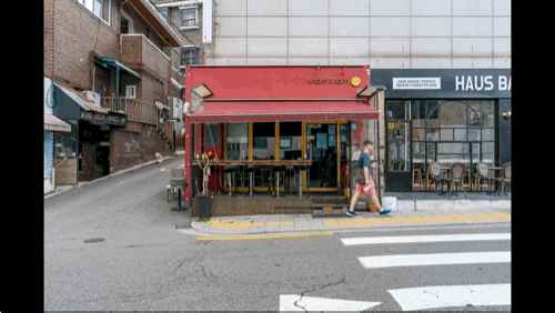 간판에 담고 칵테일로 만들고…해방촌 골목에 스며든 코카콜라[르포]