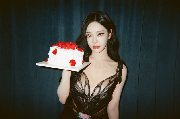 닝닝, 생일 맞아 사진 공개…시스루 드레스 입고 뽐낸 섹시미 [N샷]