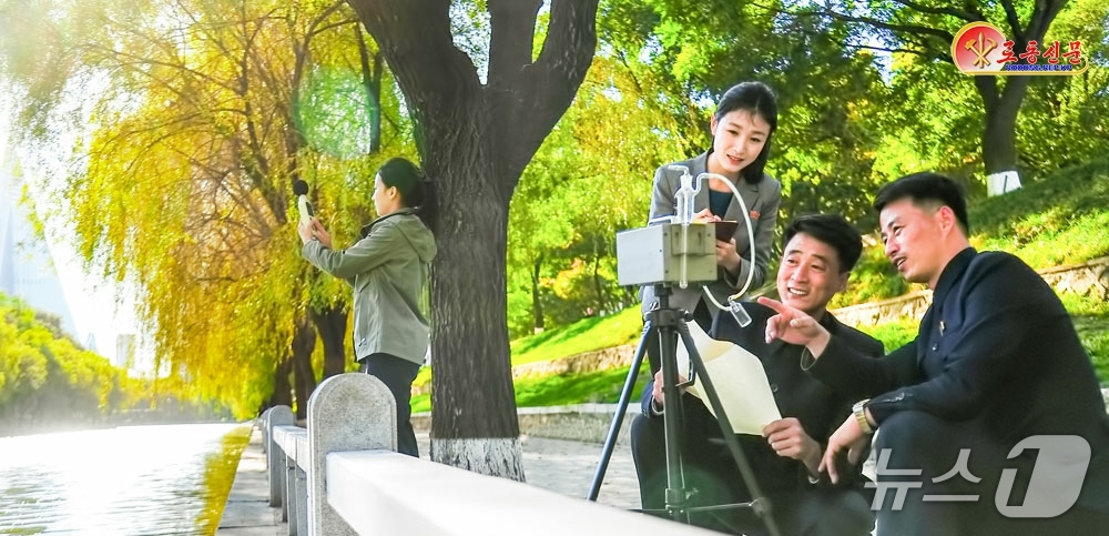 (평양 노동신문=뉴스1) = 북한 노동당 기관지 노동신문은 24일 "생태환경보호를 위한 연구사업에 힘을 넣고 있다"며 국토환경보호성 환경과학기술연구원의 모습을 보도했다. [국내에서 …