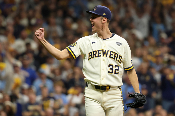 MLB 밀워키, 월드시리즈 기선 제압…탬파베이에 3-2 신승