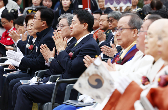 '항소심 무죄' 오세훈, 첫 일정으로 진관사 국행수륙재 참석