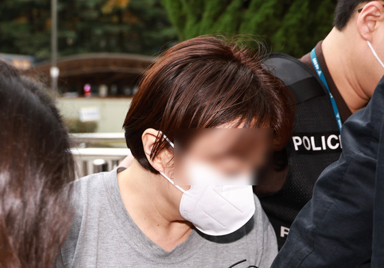 '강서구 친모 살해' 영장심사 출석하는 40대 여성