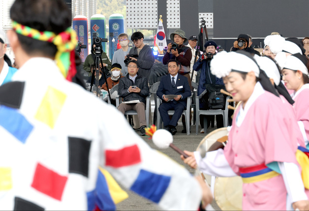 조성칠 대전시의회 의장, 전통민속놀이공연 참석…"문화유산 계승"