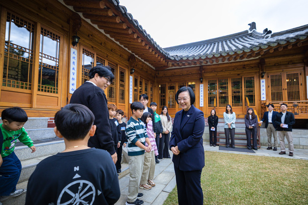 韓총리, 초등생 학부모와 '열린 브런치'…"학교·지역사회가 함께 키워야"