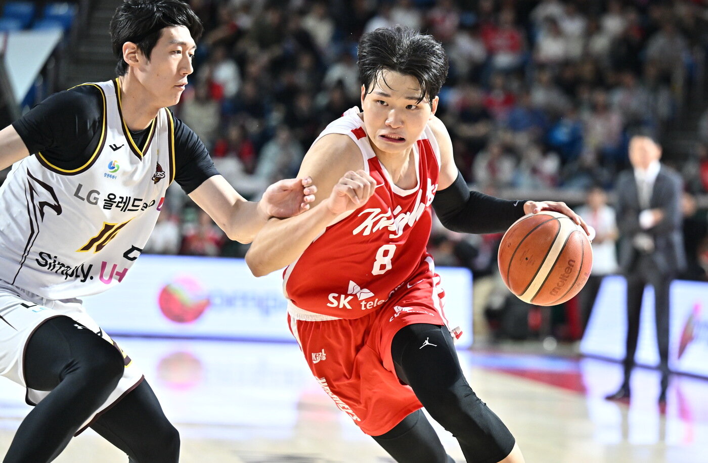 본문 이미지 - 돌파하는 안영준(오른쪽). (KBL 제공. DB 및 재배포 금지)