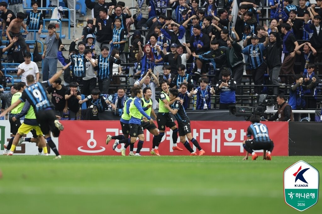 본문 이미지 - 인천이 제주를 꺾고 스플릿A에 안착했다.(한국프로축구연맹 제공. 재판매 및 DB금지)  