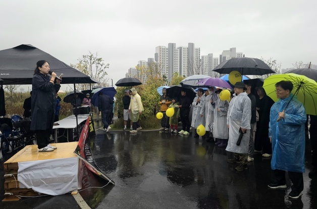 폭우 속 강서구민 700여 명 궐기대회…"생곡소각장 백지화하라"