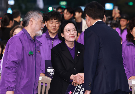 오세훈 시장과 인사 나누는 한성숙 총리