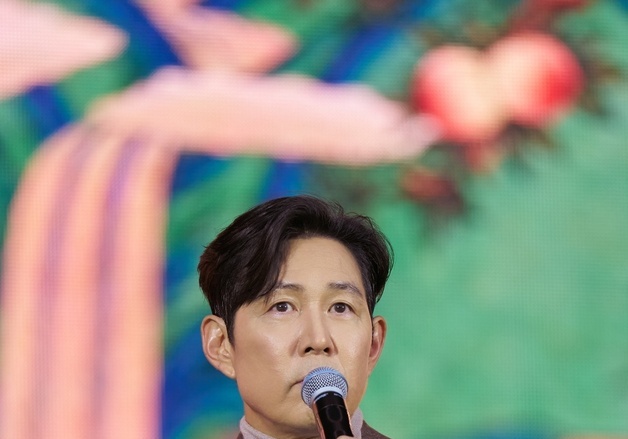 이정재 "'오징어게임' 흥행 후 '한국인이라서 자랑스럽다'라는 말에 뿌듯"