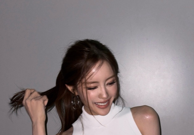 티아라 효민, 크롭톱 입고 드러낸 복근…잘록한 허리 라인까지 [N샷]